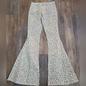 Wisteria Lane Cheetah Print Flare Jeans Womens Size Medium NEW WITH TAGS